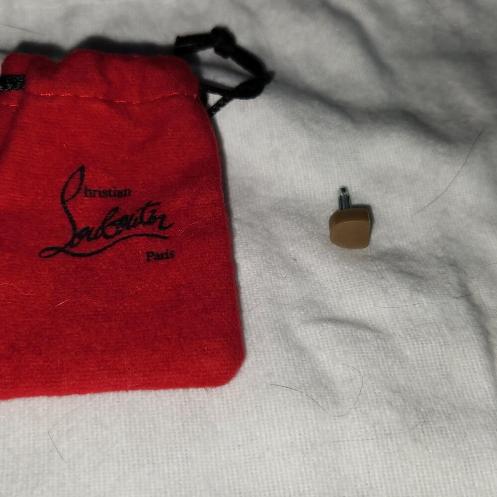 Christian Louboutin Patent Nude (fair skin nude) size 37 - Picture 4 of 14